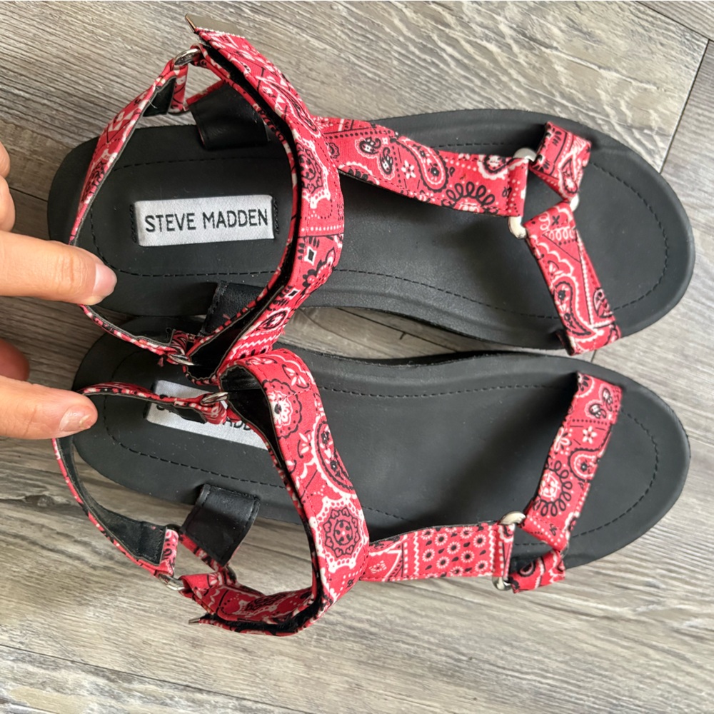 Women’s Steve Madden Red Bandana Print Sport Sandal size 9 - Picture 5 of 9